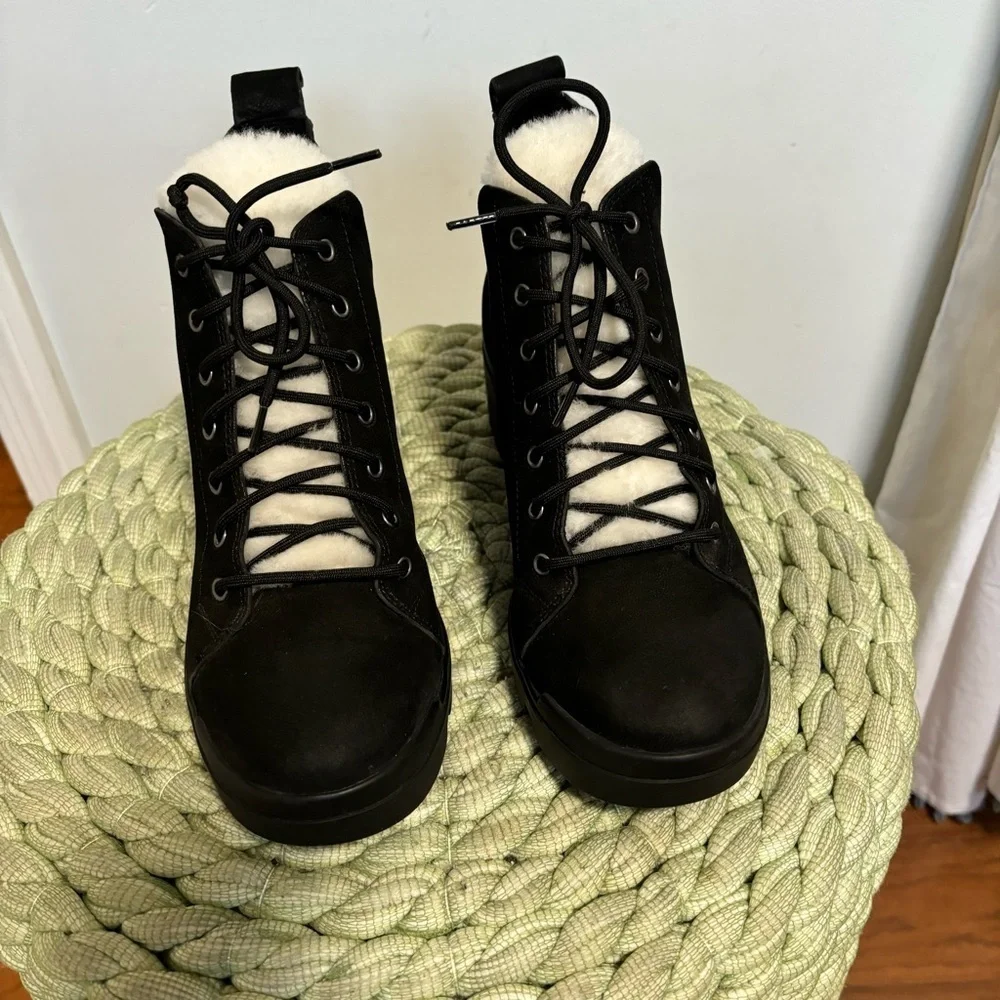 Eileen Fisher Calm Black Nubuck Cream Shearling Lace Up Lug Wedge Boots Size 7